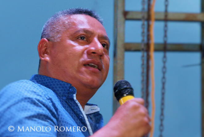 oscar mira podium